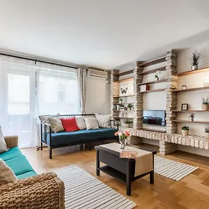 Bpr Golden Corner With Balcony & A/c Apartment
